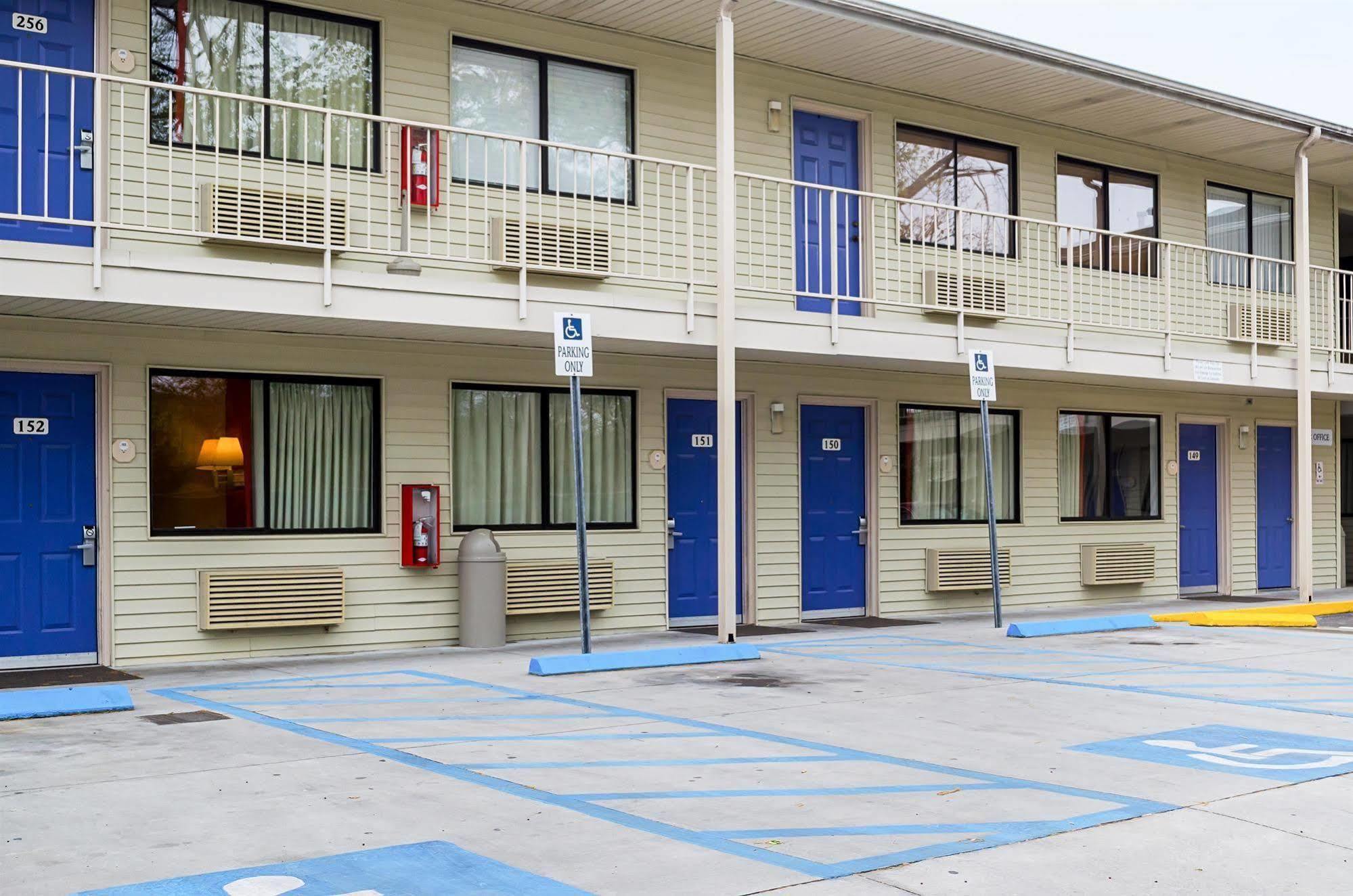 West Ashley Inn Чарльстон Экстерьер фото